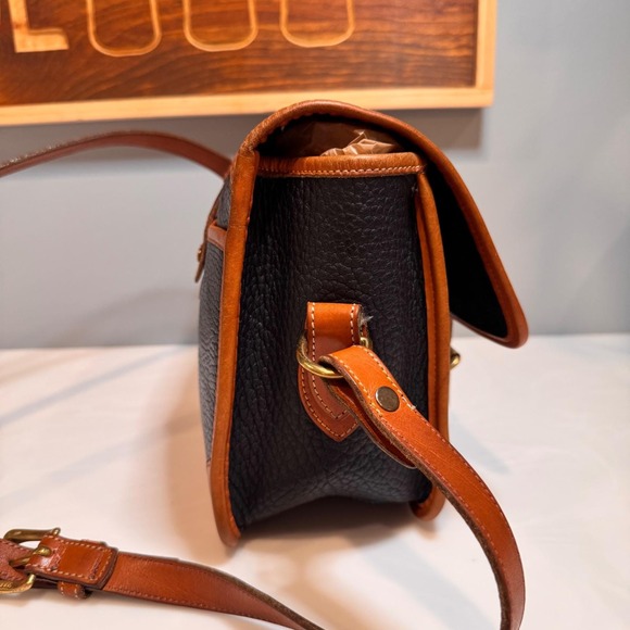 VTG Dooney & Bourke All-Weather Leather Square Surrey Crossbody Navy Brown Bag - Picture 3 of 16